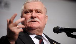 Валенса обвинил братьев Качиньских в авиакатастрофе под Смоленском