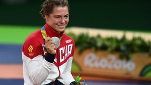 Россиянка Коблова завоевала олимпийское серебро в соревнованиях по вольной борьбе в весе до 58 кг
