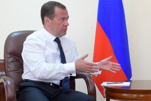 Медведев задумался о предоставлении гарантированного оклада преподавателям вузов