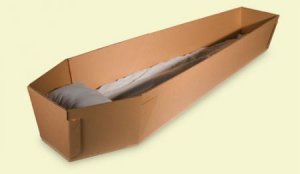 СМИ: в Венесуэле набирают популярность картонные гробы