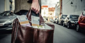 Миллиардеры уходят в кэш