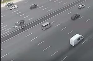 В Сети появилось видео страшной аварии на Кутузовском проспекте с участием автомобиля Управделами Президента РФ