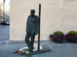 В России появился первый памятник Сергею Довлатову