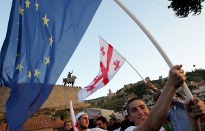 Комитет Европарламента проголосовал за отмену виз для граждан Грузии и Косова