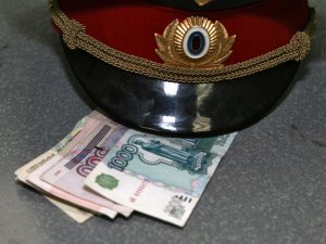 Полицейского, расследовавшего дело сына замглавы "ЛУКойла", отправили в отставку (Заместитель командира батальона не стал проходить проверку на полиграфе и был уволен)