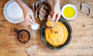 В Израиле 8 китайцев заплатили 4,4 тысячи долларов за хумус и ягненка