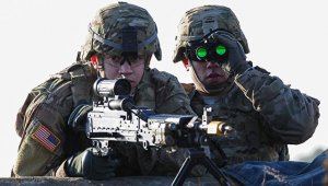 В Таллине прошел марш против размещения военной техники США