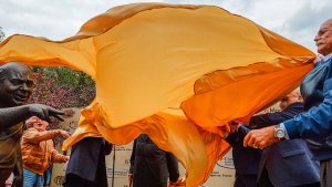 В Москве открыт памятник Евгению Леонову