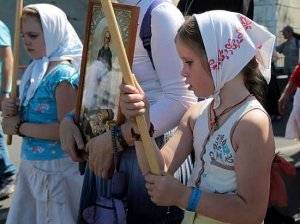 Власти Петербурга ответили на Курбан-байрам крестным ходом по Невскому проспекту.  Он был посвящен переносу мощей Александра Невского