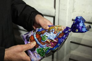 Роспотребнадзор пообещал урегулировать вопрос с конфетами до Нового года
