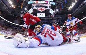"Красная машина" опять не доехала до финиша (Сборная России проиграла команде Канады в полуфинале Кубка мира по хоккею)