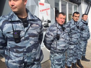 Выставку с фотографиями обнажённых подростков перекрыли отряды "Офицеров России"