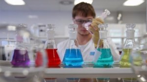 Российские ученые тестируют новое лекарство против рака.