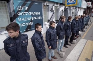 ["переживают, что съели Кука"] .«Офицеры России» сдали назад. Омбудсмен скрыла свою запись в Facebook.  Организаторы закрыли выставку "Джок Стерджес. Без смущения". Что это было?