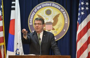Министр обороны США: России разжигает конфликт в Сирии