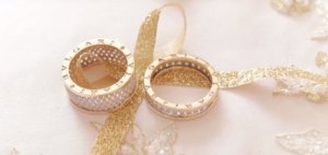 [пятничное]  На свадьбе цыган в Словакии невесту засыпали купюрами в 500 евро и золотом