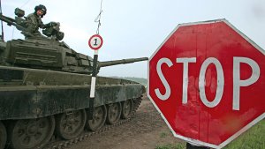 Пресс-секретарь Белого дома заявил, что США не исключают расширения финансовых санкций против России