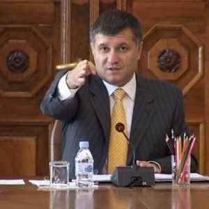 Аваков приказал стрелять в граждан полицейским