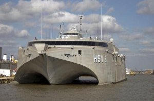 Йеменские повстанцы-хуситы поразили и потопили американский гибридный катамаран HMS-2 Swift