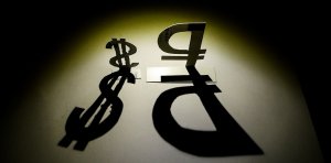 Центробанк угадал с фунтом стерлингов: курс британской валюты во вторник упал до минимума за 31 год