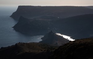 ["Любовь, что движет солнце и светила"] Астрономы заметили движение Крыма к России со скоростью 2,9 мм в год с помощью аппаратуры, установленной в населенном пункте Симеиз