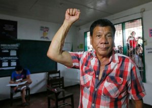 Президент Филиппин: если США не хотят продавать оружие, я обращусь к России