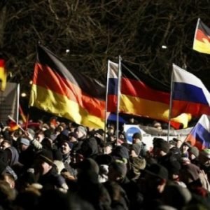 Германия отпраздновала день единства с лозунгами: «Путина в Берлин! Меркель в Сибирь!».