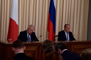 Режим прекращения боевых действий никогда не распространялся и не будет не распространяться на ИГИЛ, «Джабхат ан-Нусру» и тех, кто слился с этими террористическими организациями - Лавров