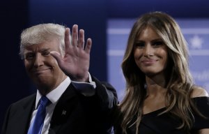 Супруга Трампа назвала его высказывания о женщинах неприемлемыми