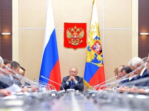 Активисты предлагают разрешить президенту править пожизненно