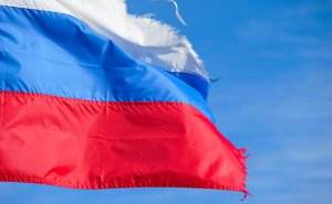 Международное рейтинговое агентство Fitch Ratings улучшило прогноз по долгосрочному суверенному рейтингу России с «негативного» на «стабильный» и оставило его на инвестиционном уровне BBB-