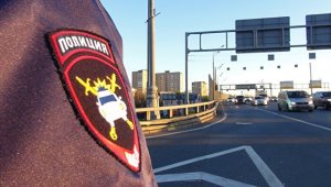 Полицейский под Вологдой на ходу остановил машину с водителем без сознания