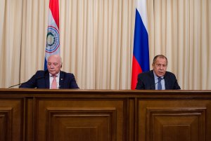 Те, кто не считает себя ассоциированными с террористами в Алеппо, должны подписать соглашение о прекращении боевых действий - Лавров