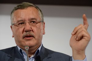 На Украине обиделись на выставивших Порошенко за дверь Меркель и Олланда