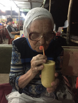 89-летняя баба Лена из Красноярска путешествует по миру на заначку от пенсии