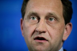 Европарламентарий призвал бельгийских коллег слезть с пальмы и поторговать