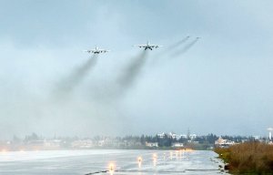 Американские военные заявляют об опасном сближении самолетов РФ и США над Сирией: самолет ВВС РФ, сопровождая крупный разведывательный самолет, совершил маневр близ американского воздушного судна