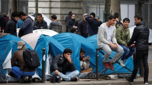 [Олланд: "Мы не потерпим"] Французские власти намерены эвакуировать все лагеря беженцев в стране