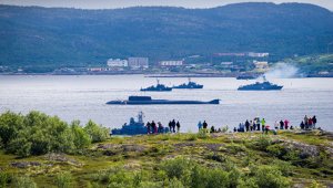 Вице-адмирал Евменов поздравил моряков с 320-летием российского флота