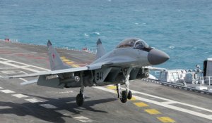 Появилось видео тренировки истребителей авианосца "Адмирал Кузнецов"