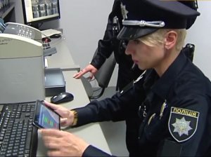 Украинцев начали массово снимать с рейсов в ЕС