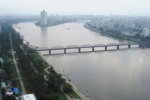 В столице Северной Кореи начали использовать паромы на солнечных батареях