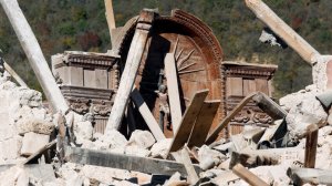 [Содом и Гоморра] Итальянский священник: Землетрясения в Италии – «кара небесная» за однополые браки