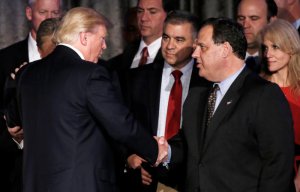 Дональд Трамп распределил фронт работы среди членов своей команды и расставил приоритеты решив выйти из торгового договора Тихоокеанского партнерства