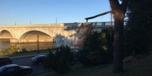 В Вашингтоне вывесили баннер с фотографией Обамы и лозунгом "Прощай, убийца"