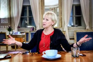 [Любовный треугольник] Глава МИД Швеции Валльстрем считает, что есть риск того, что новый президент США Трамп не поддержит санкции Евросоюза против России, тем самым изолирует и ослабит  его