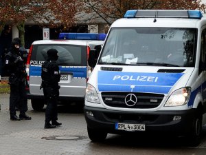 В 10 землях Германии проходят обыски у активистов радикальной салафитской организации "Истинная религия"