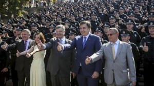 Bloomberg: Украине придется трудно без дяди Сэма и «дяди Джо»