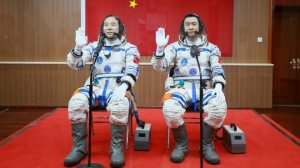 Китайские тайконавты завершили самую долгую миссию в космосе