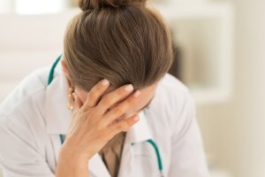 В РФ кардинально изменится система работы врачей с пациентами (Минздрав обязал медиков показывать пациентам записи, сделанные во время приема)